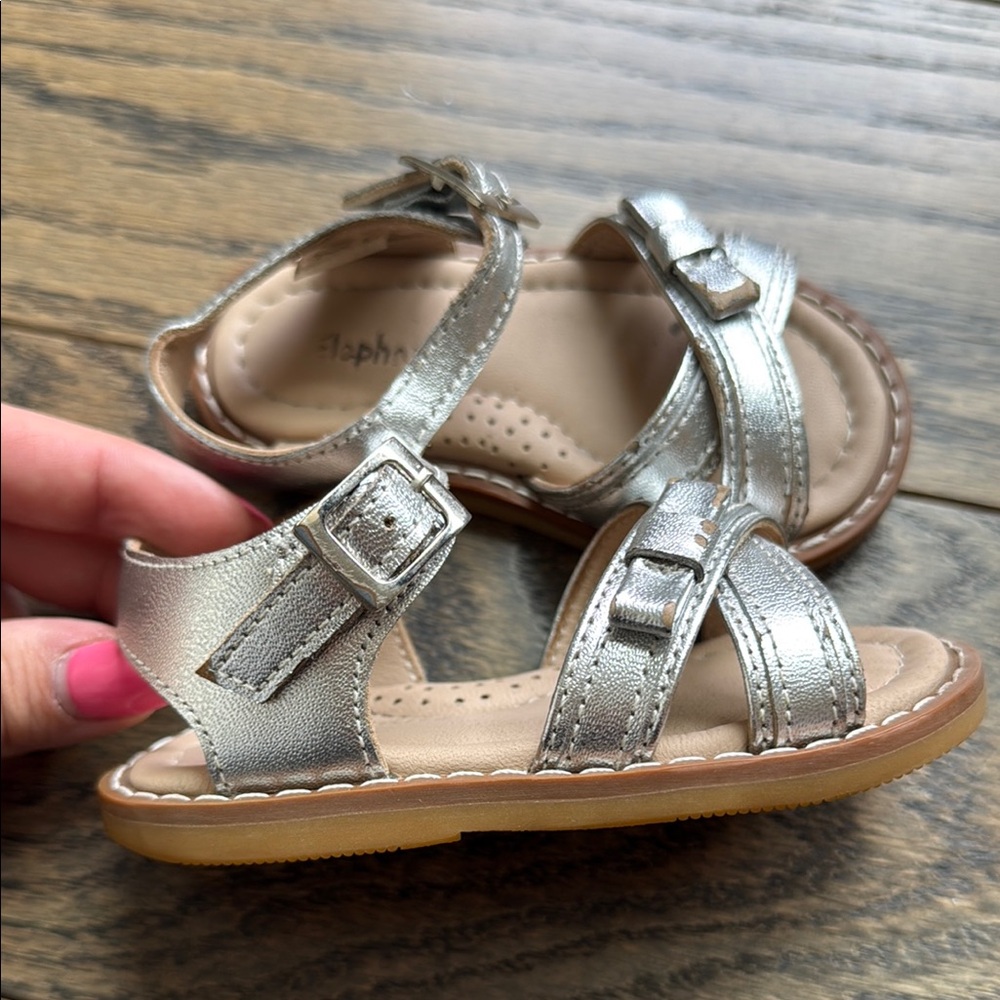 Elephantito Silver Kids Sandals US5 EU20 free shipping GUC - Picture 3 of 10